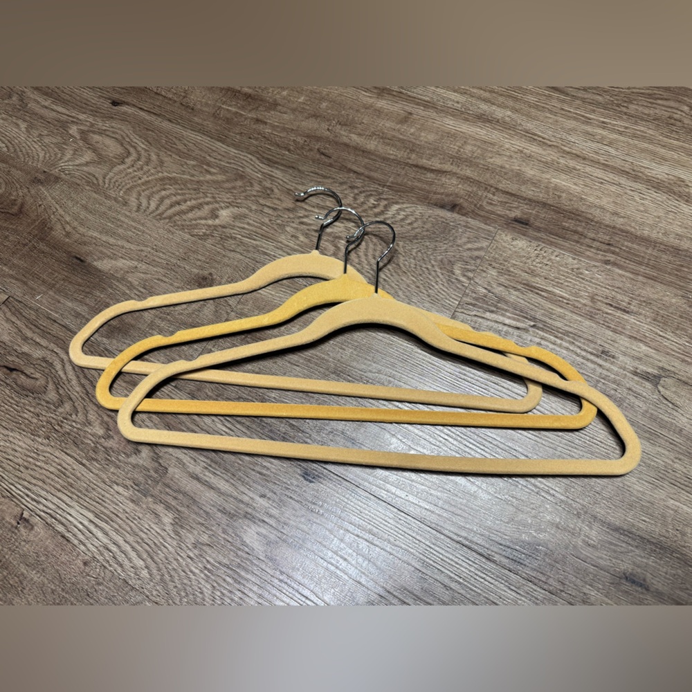 58 velvet hangers - tub not included